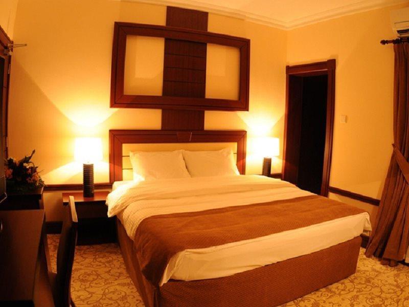 La Villa Hotel Doha Exteriör bild